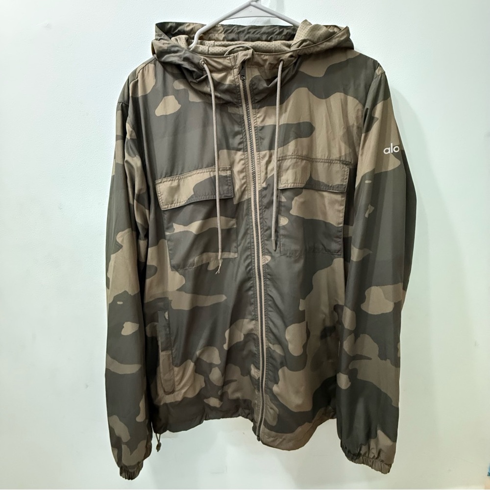 ALO Yoga men’s stride jacket camo
